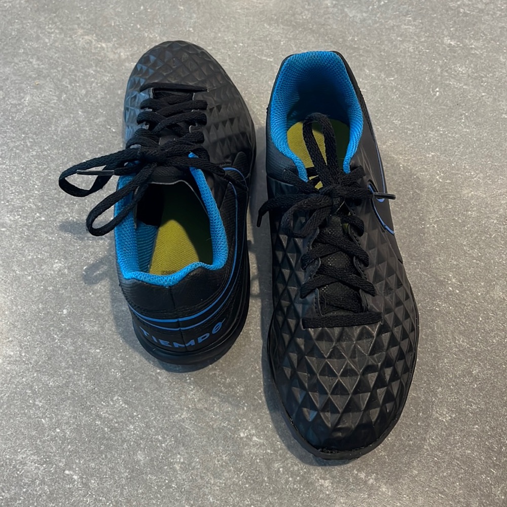 Nike Tiempo Turf cleats black size 4Y